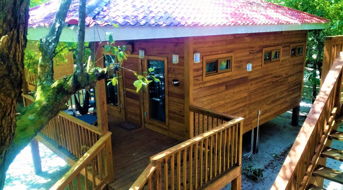 treehouse accommodations in belize