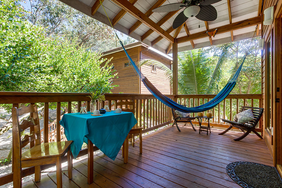 Placencia Belize tree house